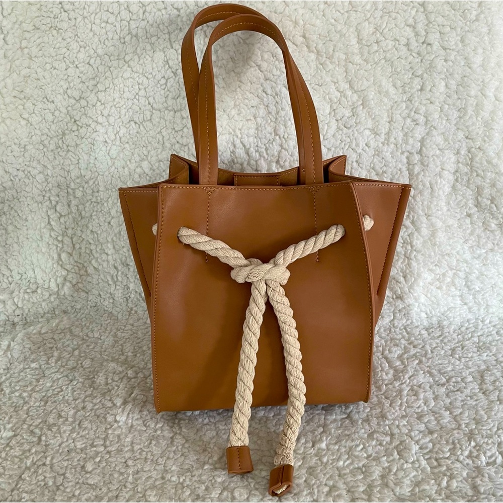 ♠️ Melie Bianco Bucket Bag, Tan